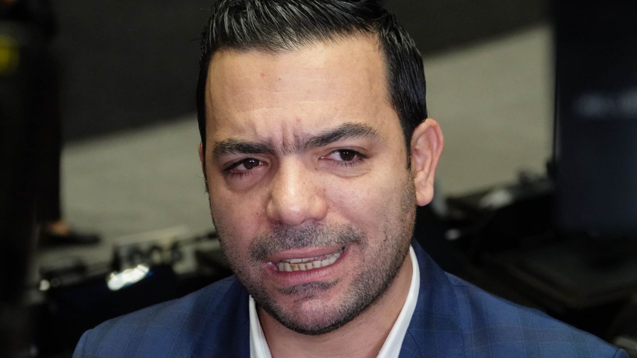 Ramírez Cuéllar se acercó a Elías Lixa, coordinador del PAN en la Cámara de Diputados, para pedirle que se suscribiera a su iniciativa.