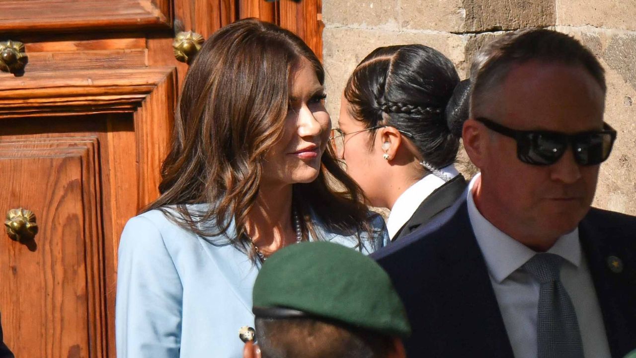 Kristi Noem subrayó que "aún falta mucho por hacer", tras reunirse con la presidenta Claudia Sheinbaum en Palacio Nacional.
