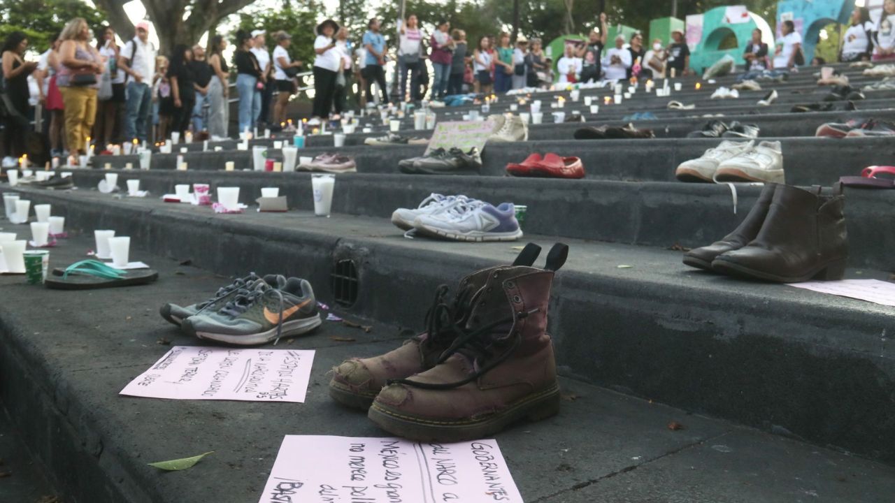 En otras entidades, colectivos de buscadoras también se manifestaron en plazas públicas por lo sucedido en Teuchitlán y sus desaparecidos.