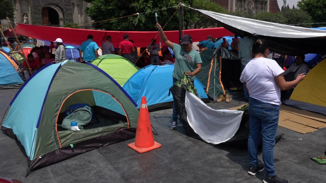 La CNTE levantó el plantón que mantuvo tres días en el Zócalo, pero amenazaron con un paro indefinido si el Gobierno no atiende sus demandas