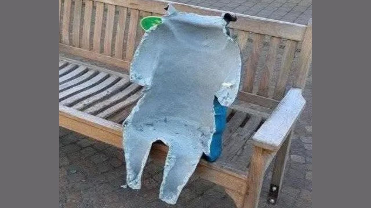 Dos hombres fueron condenados en Inglaterra a 12 meses de trabajo comunitario por dañar, ebrios, una estatua del famoso oso Paddington.