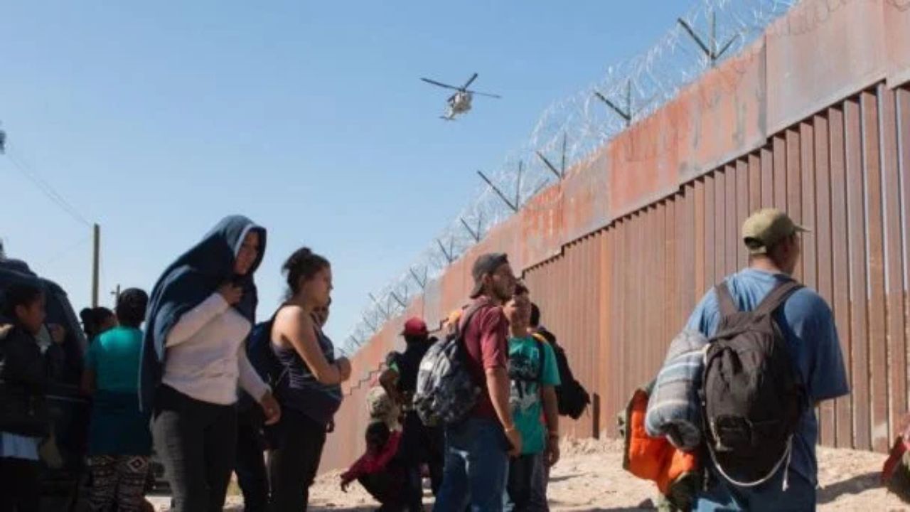 personas de diversas nacionalidades en la frontera norte