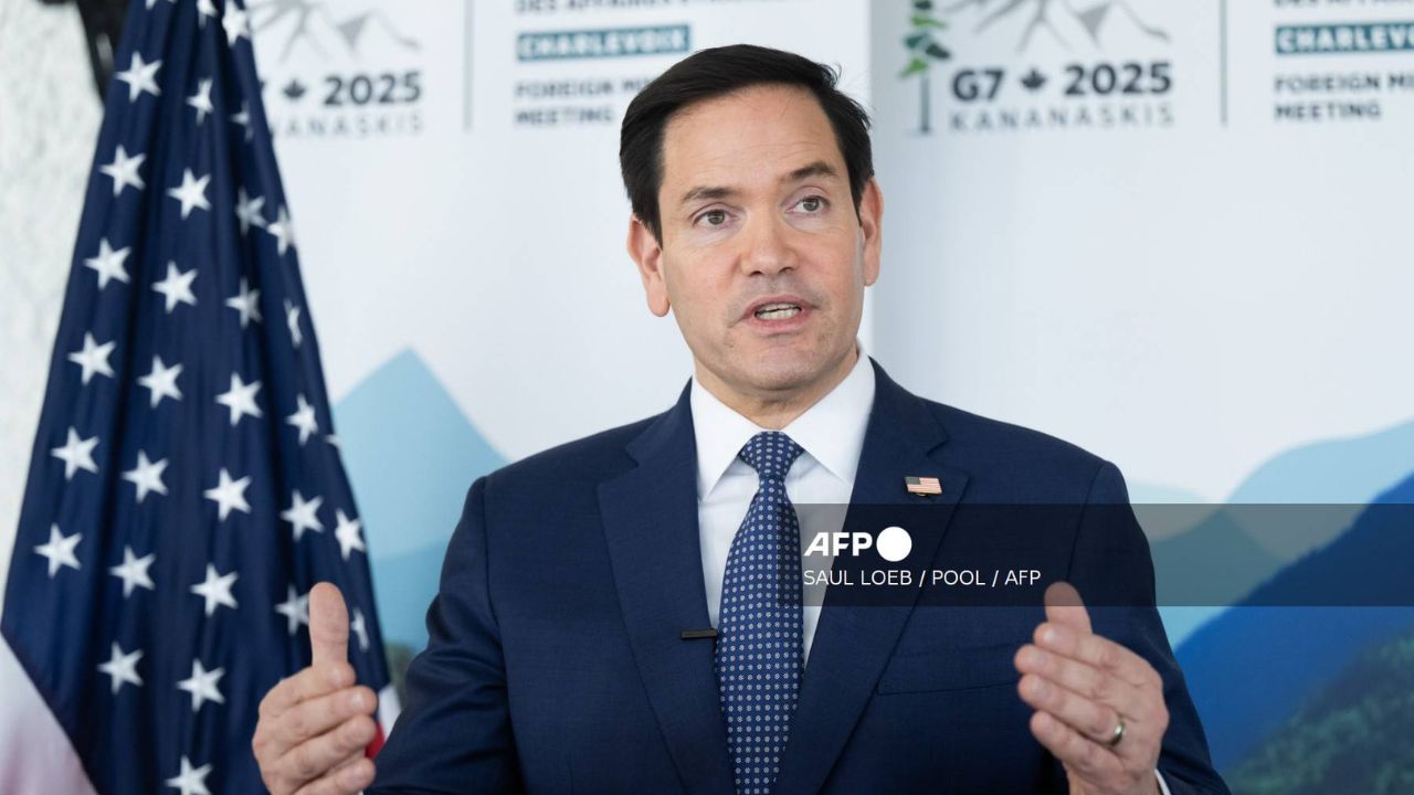 Estados Unidos advirtió a Nicolás Maduro que enfrentará "nuevas sanciones duras y crecientes" si no acepta un "flujo constante" de vuelos de deportación de venezolanos.