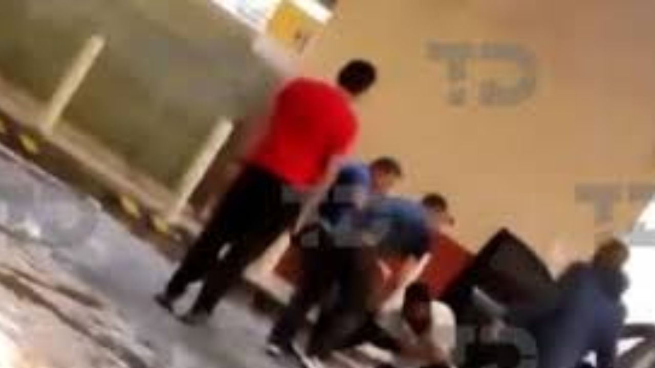 El coordinador de Alumbrado Público del ayuntamiento de Otumba, es denunciado por haber propinado una brutal golpiza a dos jóvenes.