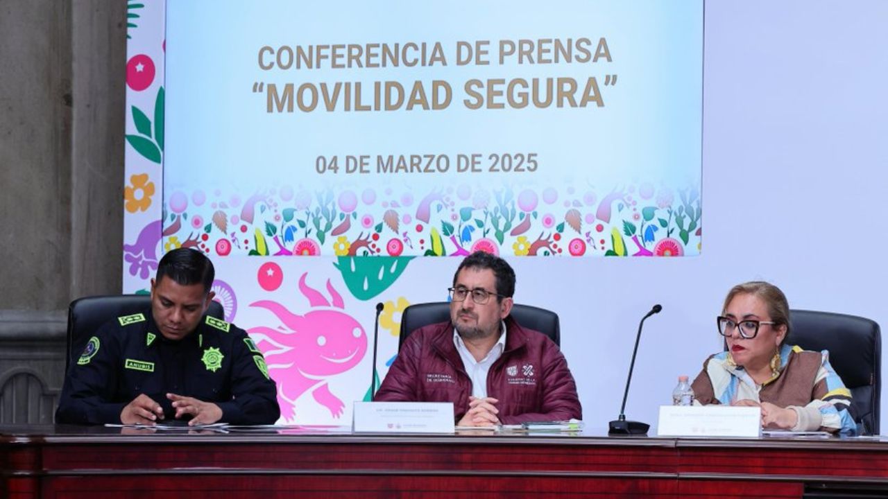 En conferencia de prensa autoridades capitalinas presentaron la regulación para motos eléctricas.