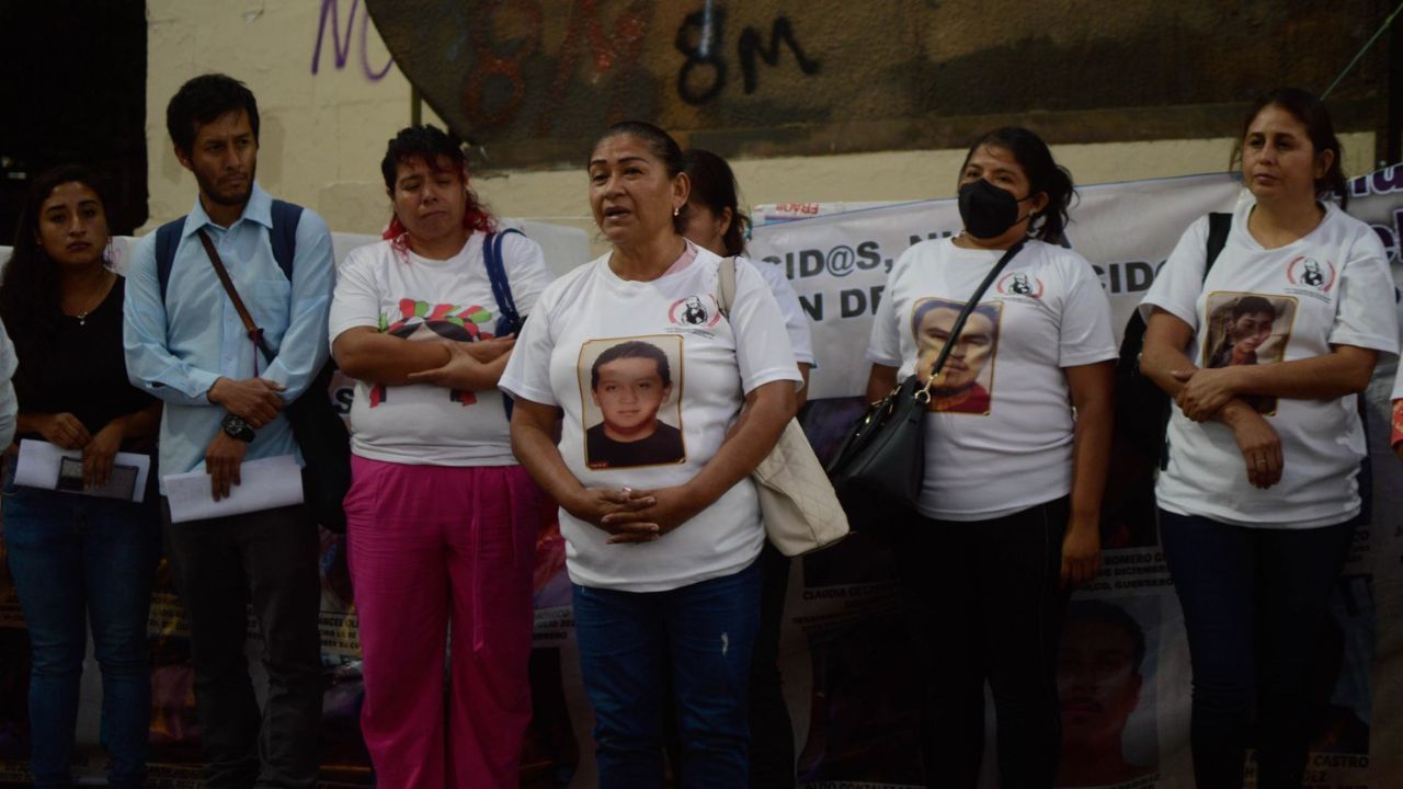 Colectivos de familias buscadoras pidieron a Claudia Sheinbaum que los “voltee a ver y los escuche”, tras una jornada de protestas.