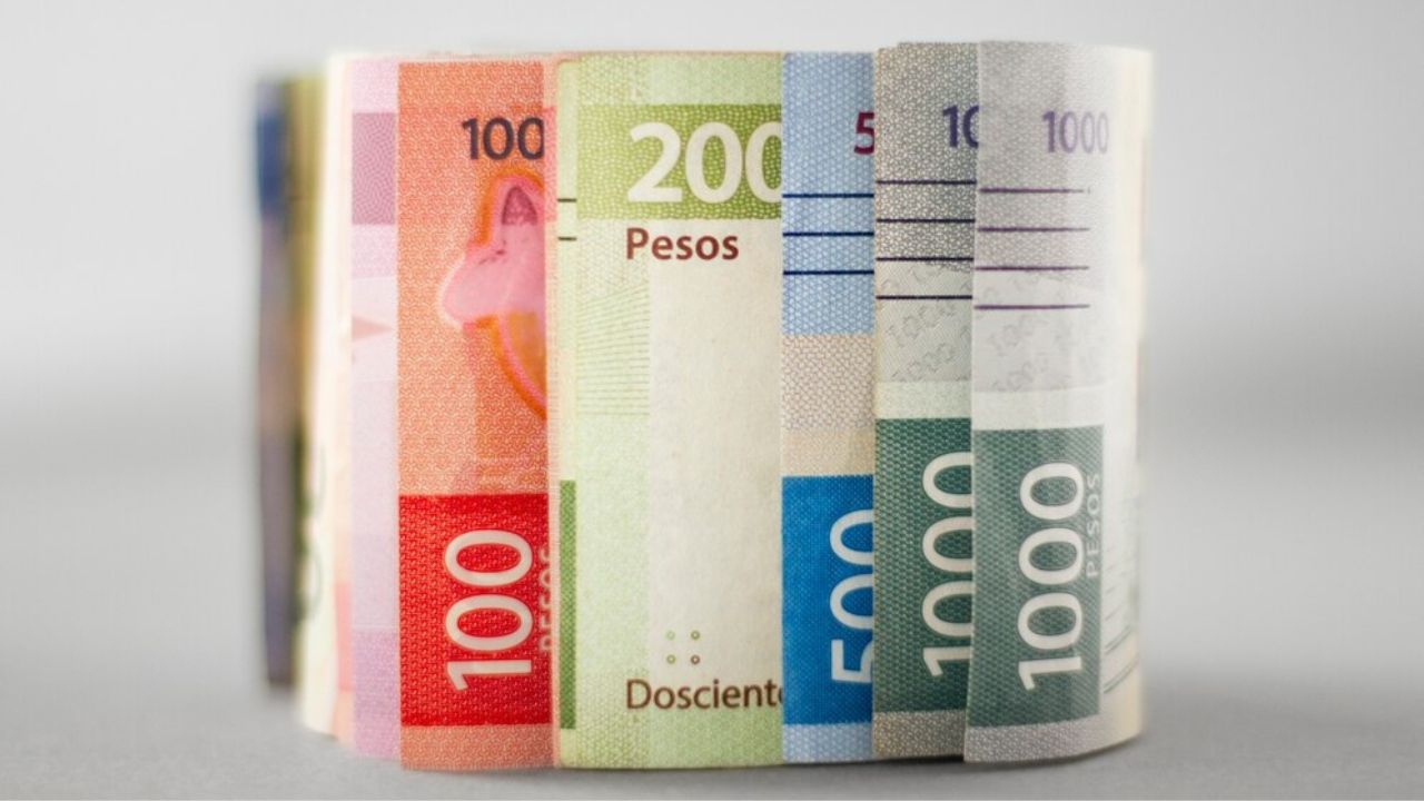 Billetes de pesos mexicanos correspondientes al pago de utilidades. 