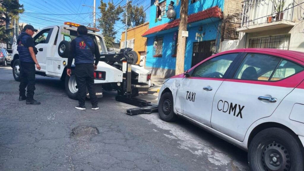 81 vehículos abandonados en vía pública fueron retirados de calles de la alcaldía Cuauhtémoc, como parte del programa de chatarrización.
