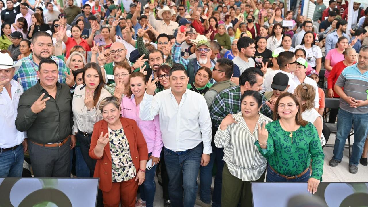 Ante cientos de asistentes de Ciudad Fernández, Ricardo Gallardo refrendó su compromiso de seguir mejorando la infraestructura de calles.