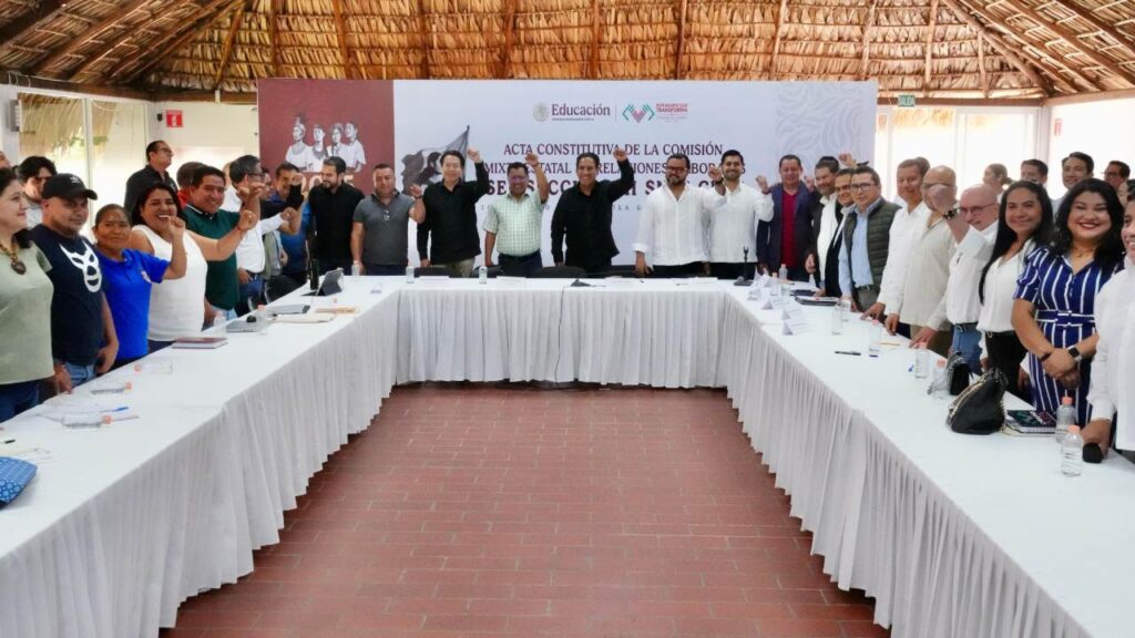 Para cumplir el compromiso que hizo la presidenta de México con los maestros de Chiapas, la SEP firmó el Acta Constitutiva.