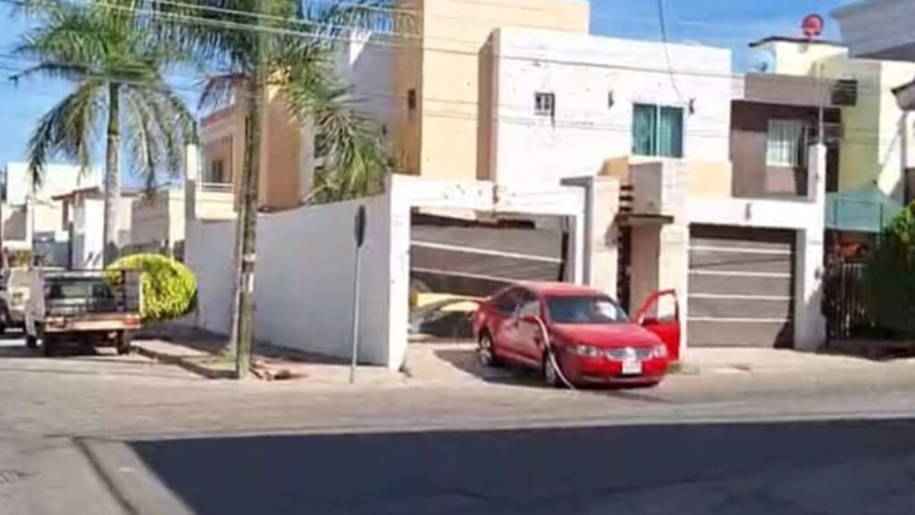 La tarde de este domingo reportaron el ataque y posterior incendio de una vivienda.