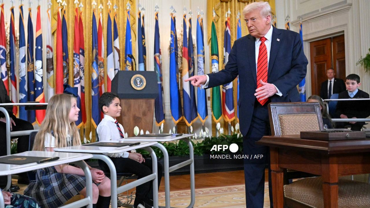 Donald Trump firmó un decreto que busca "eliminar" el Departamento de Educación, una medida que ha sido catalogada como histórica.