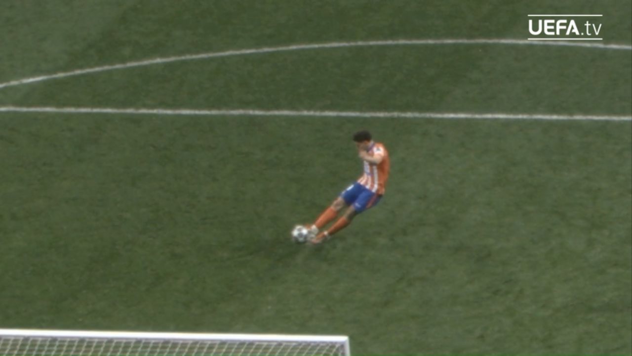 captura de video del doble toque en el penal
