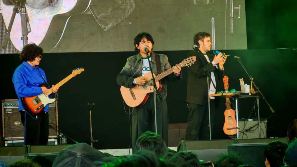 El cantante Macario Martínez agradeció a los asistentes por estar con él desde que se volvió un fenómeno viral.