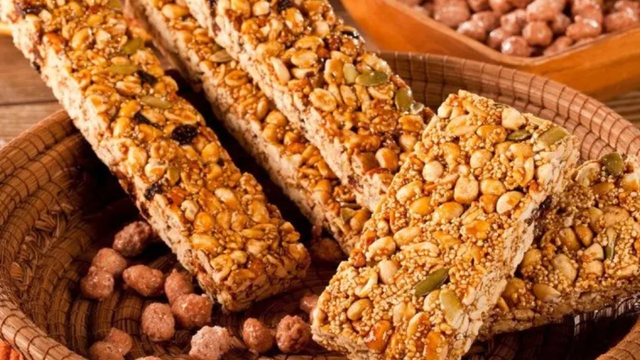 Dentro de los alimentos saludables a finde evitar la comida chatarra en escuelas están las alegrías. 