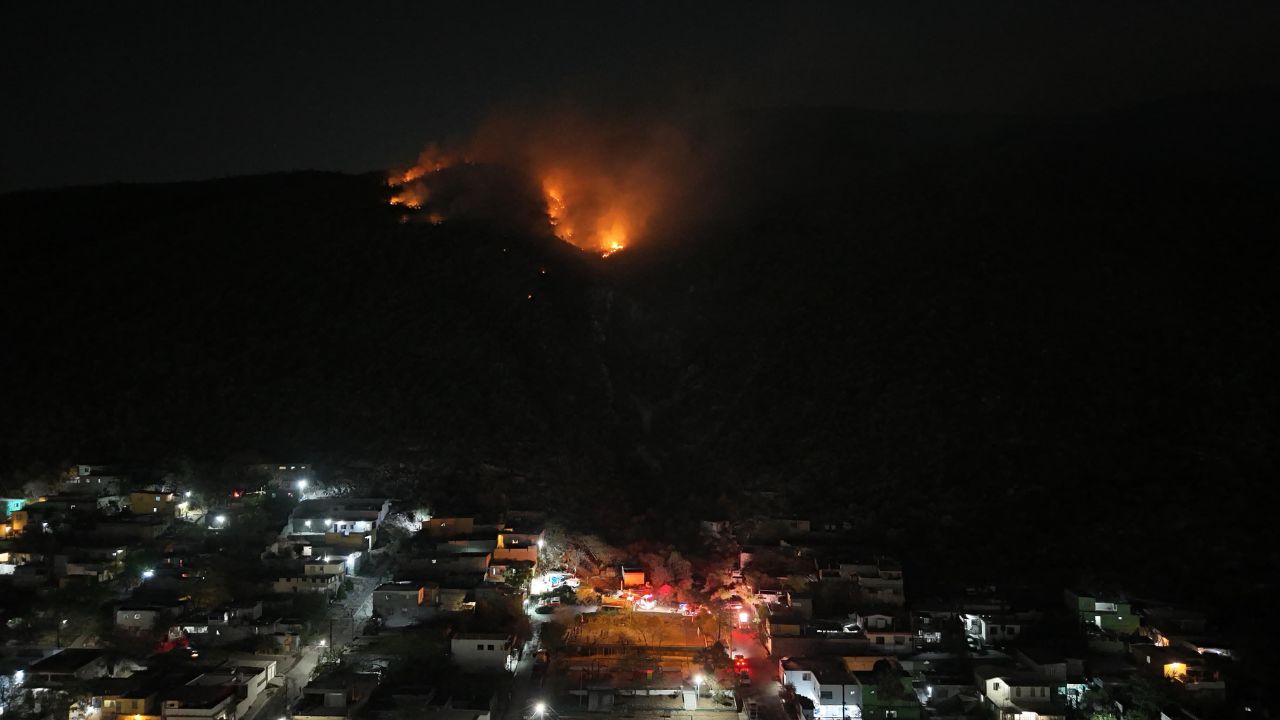 Las llamas se podían apreciar desde diversos puntos de la ciudad, la noche del martes.