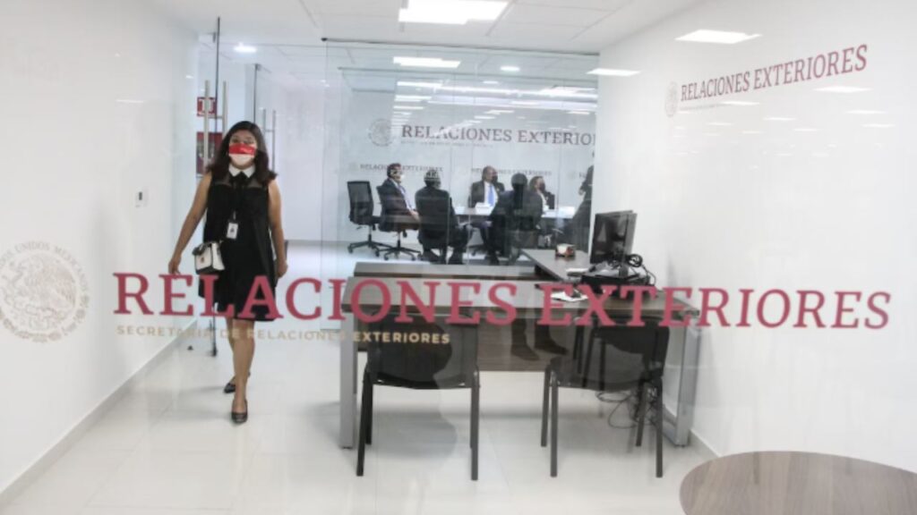 Dos personas de nacionalidad china fueron detenidas por presentar presuntamente documentación falsa.