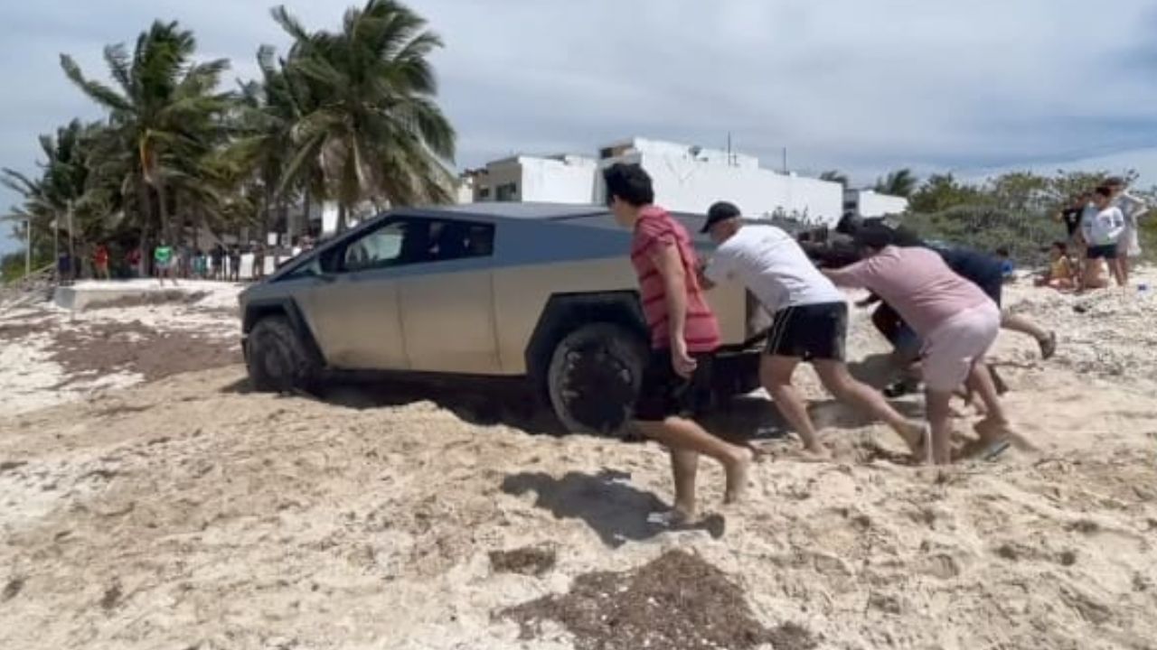 Cybertruck queda enterrada en la arena a pocos metros del mar