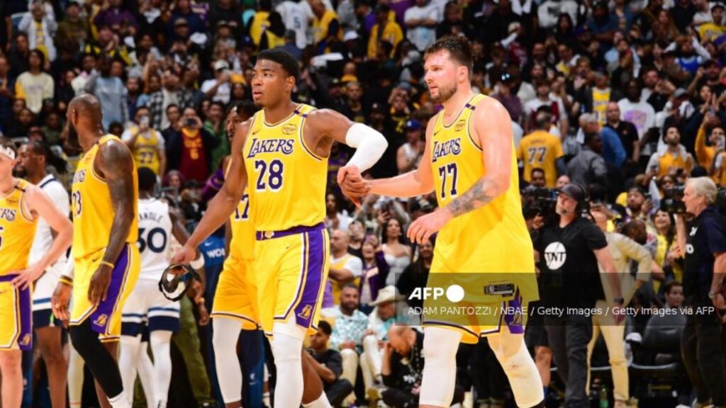 Los Lakers se enfrentan a Timberwolves, serie que esta empadada 1-1.