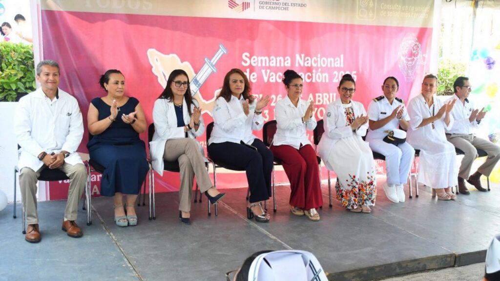  Con el lema “Vacunarse es Salud”, la Secretaría de Salud de Campeche inauguró la Campaña de Vacunación en las Américas.