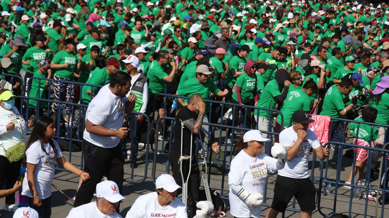 Con ganchos, rectos, jabs y juego de cinturas, los asistentes tomaron la Clase Nacional de Boxeo.