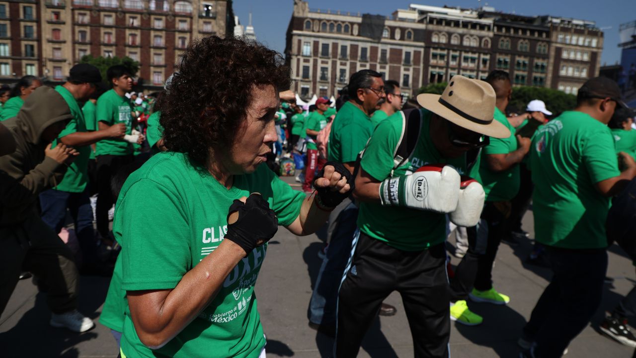 Con ganchos, rectos, jabs y juego de cinturas, los asistentes tomaron la Clase Nacional de Boxeo.