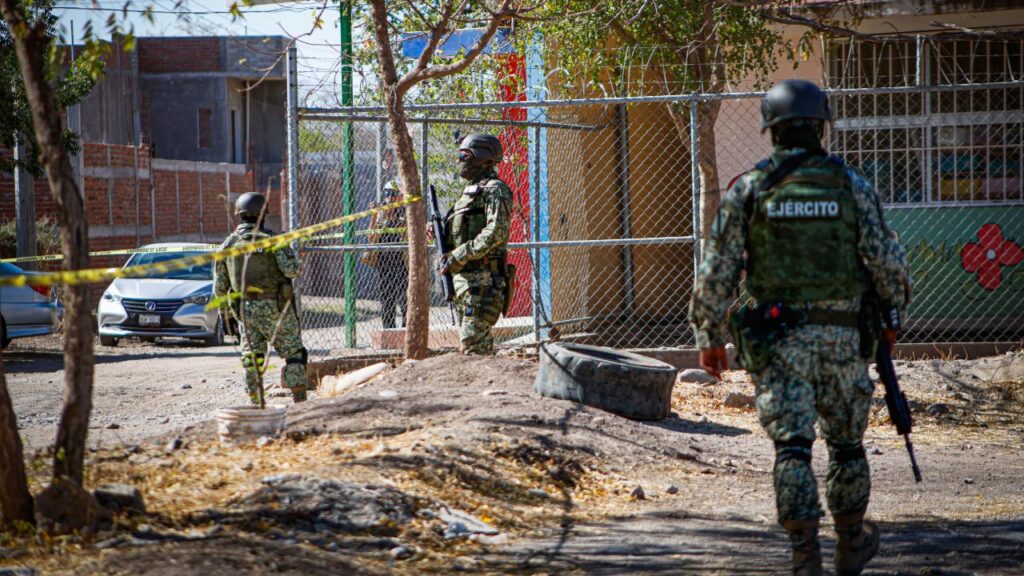 Fuerzas federales realizan operativos de seguridad en Culiacán.