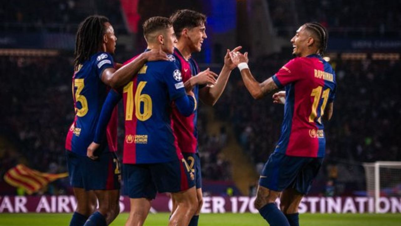 Robert Lewandowski marcó doblete en el duelo entre Barcelona y Borussia Dortmund.