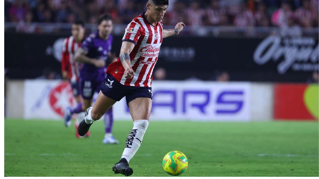 Un necesitado Chivas empata dramáticamente ante Mazatlán con un resultado que lo sigue dejando fuera del Play In en el Clausura 2025.