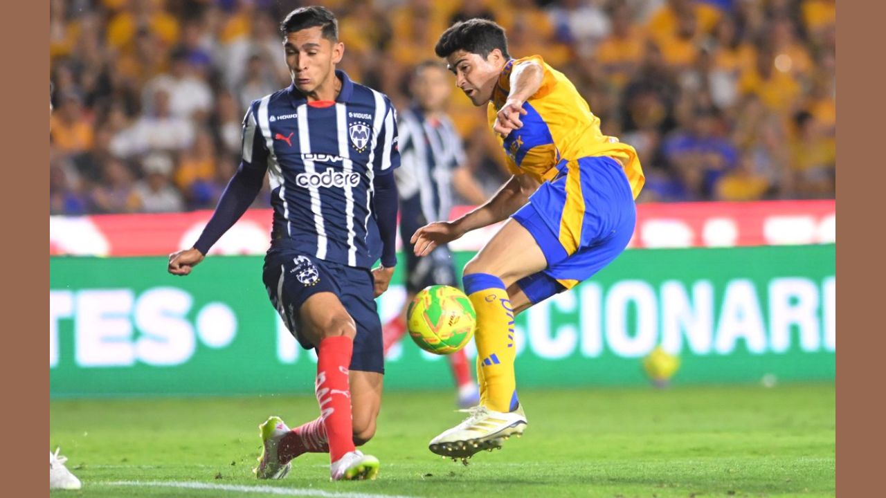 Tigres de la UANL sacó el triunfo en casa ante Monterrey en un clásico regio que remontó gracias a su perseverancia y algunas expulsiones.