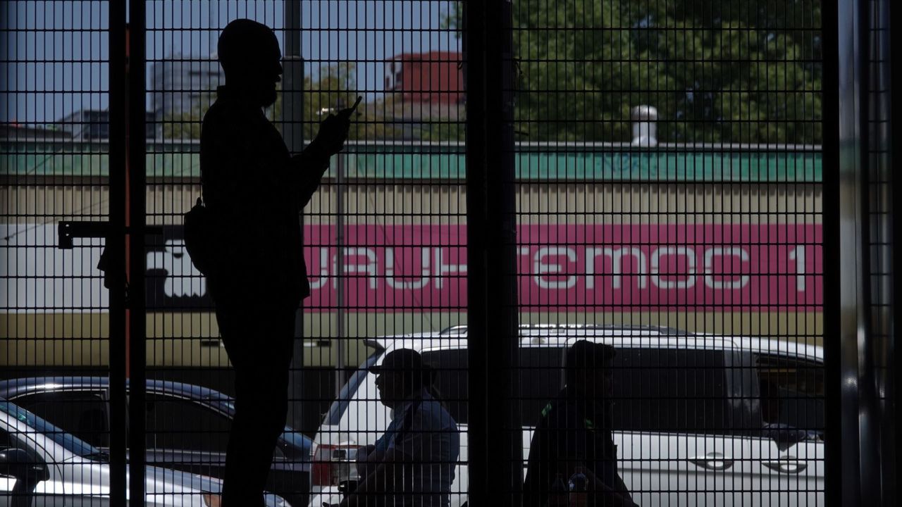 El Congreso de la Ciudad de México pide al Metro atender calor en estaciones y trenes.