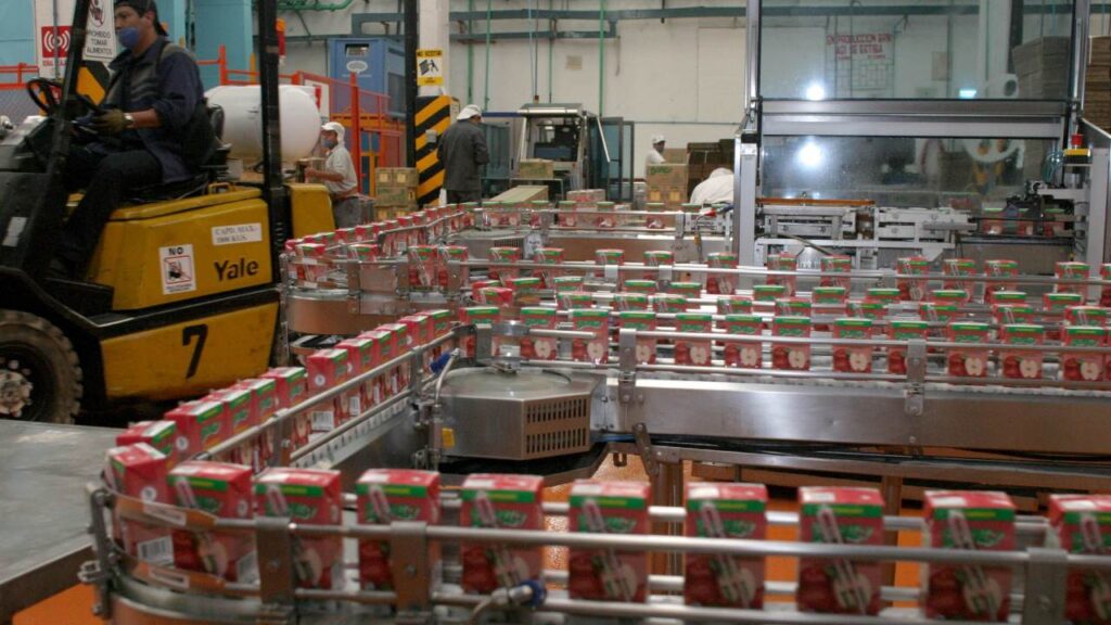 Algunas bebidas de jugo de Boing contienen arriba de 8 g/100 ml de azúcares.