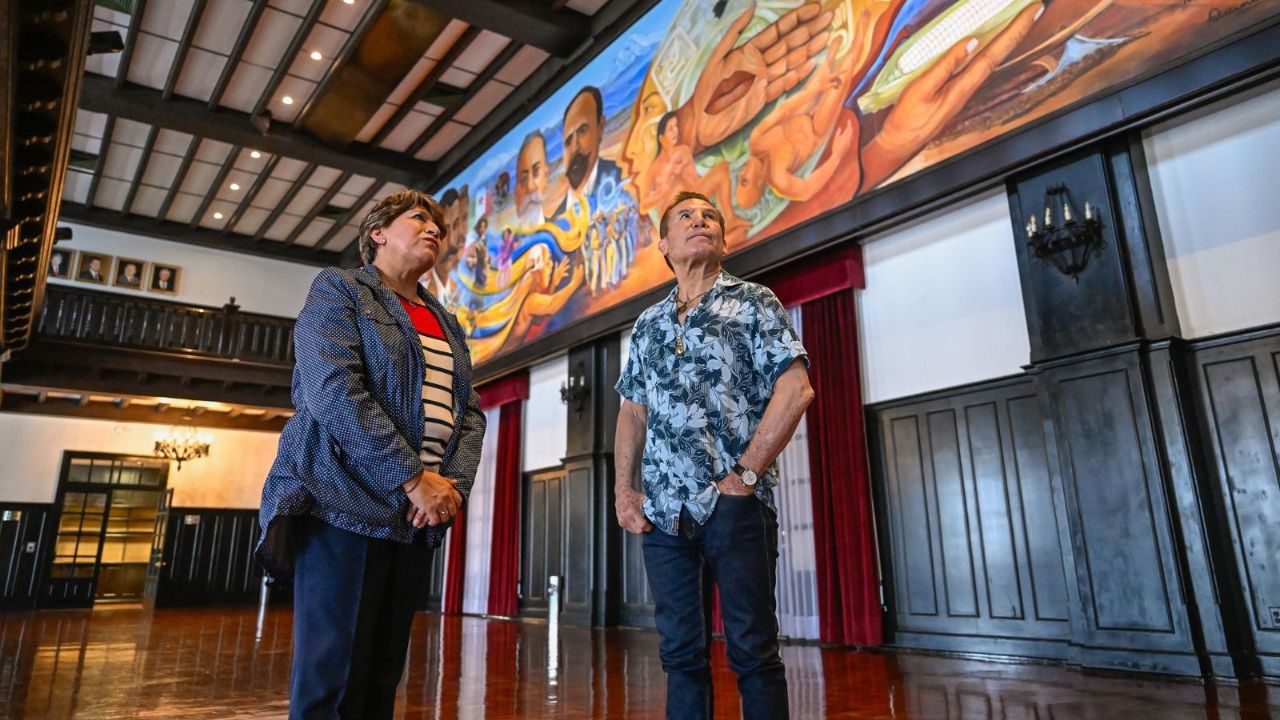 Delfina Gómez recibió en palacio de Gobierno, en Toluca, al máximo campeón mexicano de boxeo, Julio César Chávez.