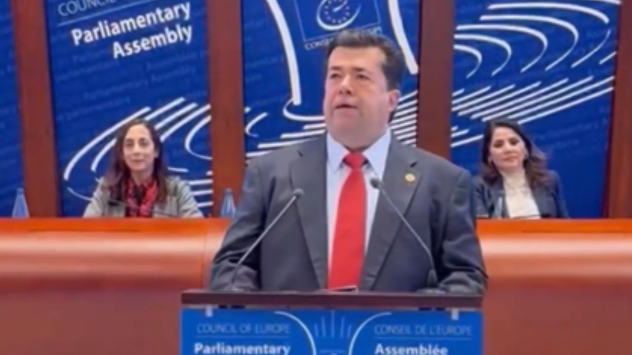 Pedro Haces Barba, diputado morenista, viajó a Estrasburgo, Francia.