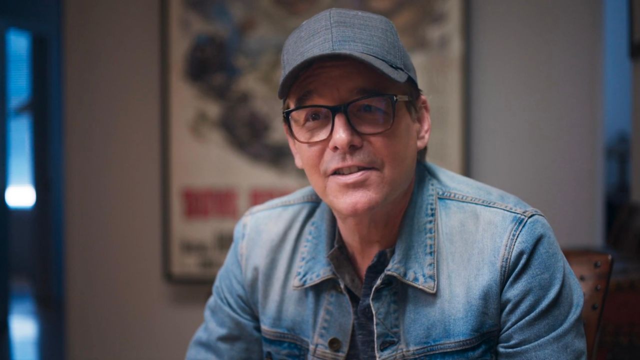 Chris Columbus 