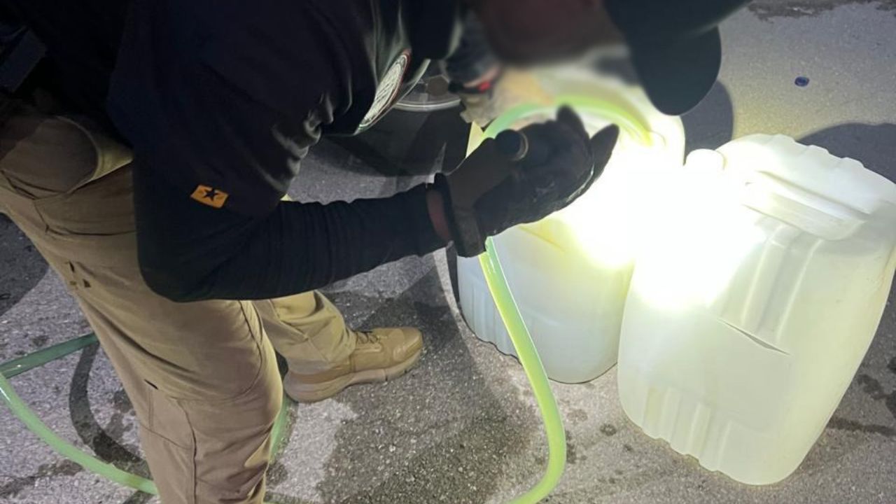 En Durango, Gobierno asegura 250 litros de heroína líquida.