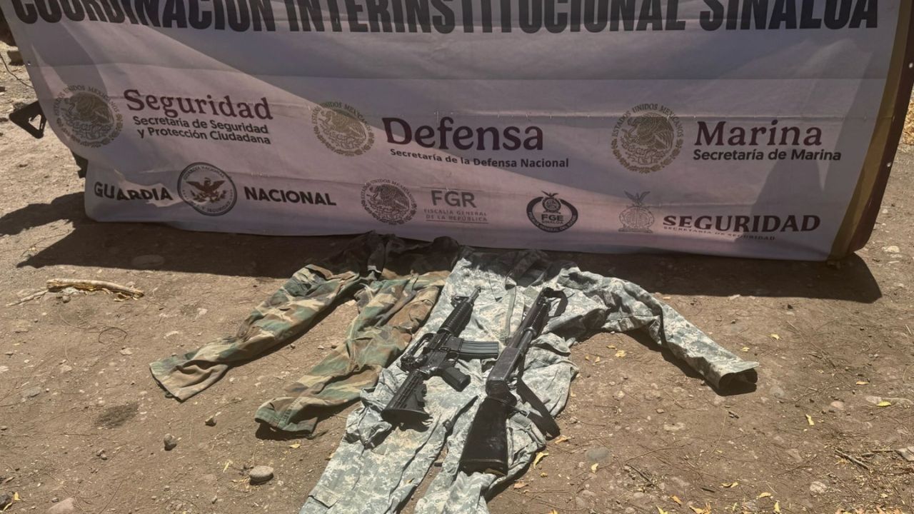 decomiso de arsenal y uniformes en Sinaloa