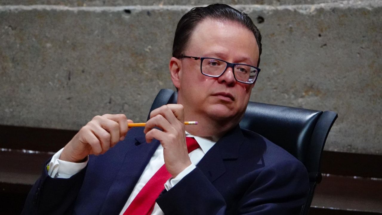 El magistrado Felipe de la Mata propuso quitar las restricciones y que el TEPJF avale que promuevan el voto en la elección judicial.