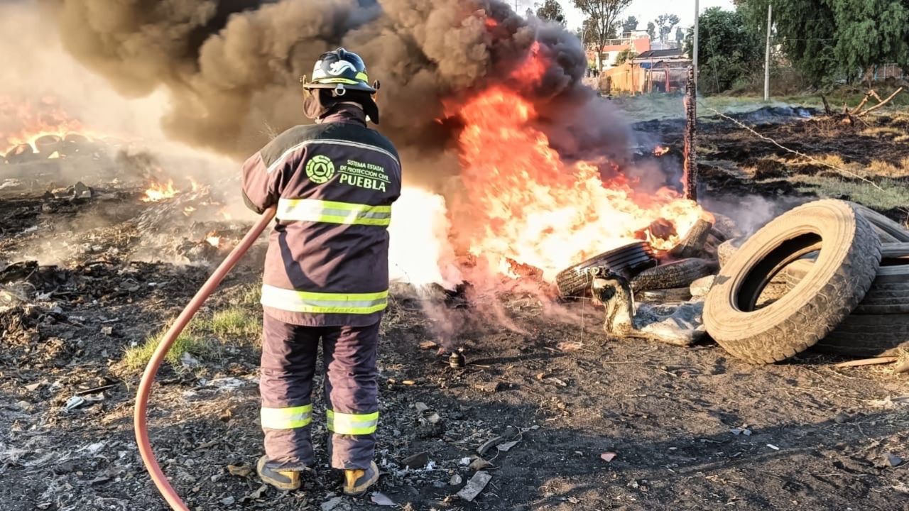 aspectos de incendio en lote baldío