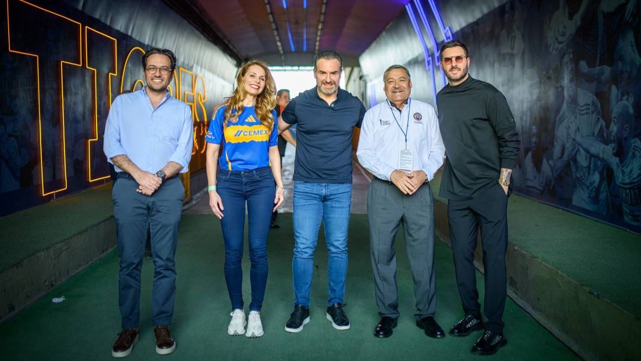 El alcalde de Monterrey, Adrián de la Garza ofreció realizar los trámites necesarios para la construcción del nuevo estadio para Tigres.