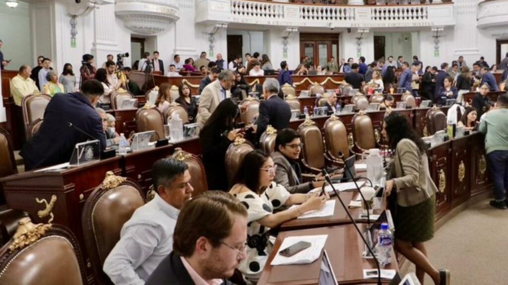 El Congreso de la CDMX exhortó a realizar las adecuaciones necesarias en la infraestructura de las instalaciones y unidades para personas de talla baja.