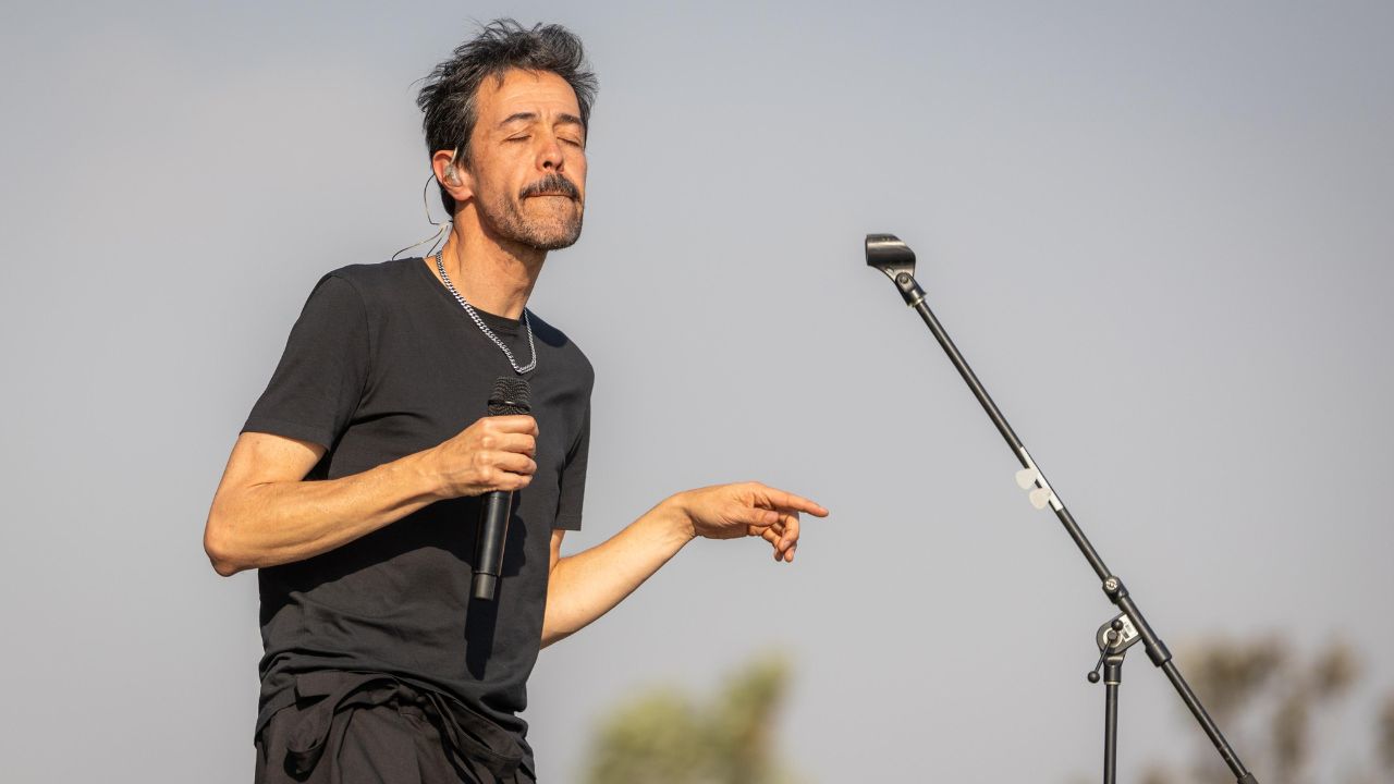 El atardecer en el AXE Ceremonia fue testigo de la presentación de Meme Del Real, quien está preparando su primer álbum en solitario.