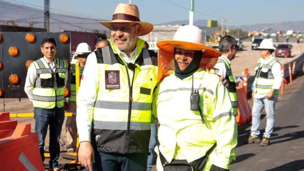 Michoacán alcanzará este año 2 mil kilómetros de carreteras estatales rehabilitadas, informó el gobernador Alfredo Ramírez Bedolla.