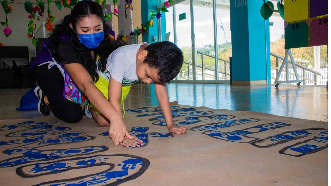 El Preescolar CENDI ISSSTECAM se unió a la jornada por el "Día Mundial de Concienciación sobre el Autismo" con la elaboración de un cartel.