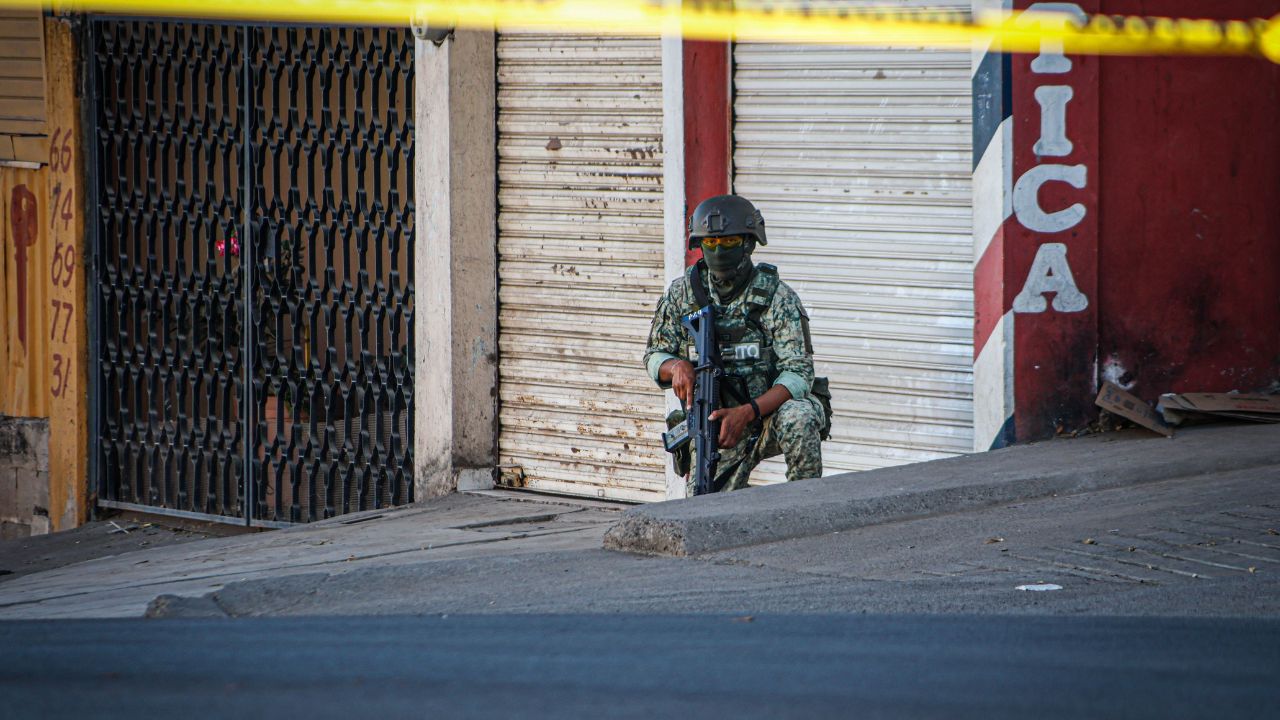 La población de la capital de Sinaloa lleva meses entre fuego cruzado y terror.  