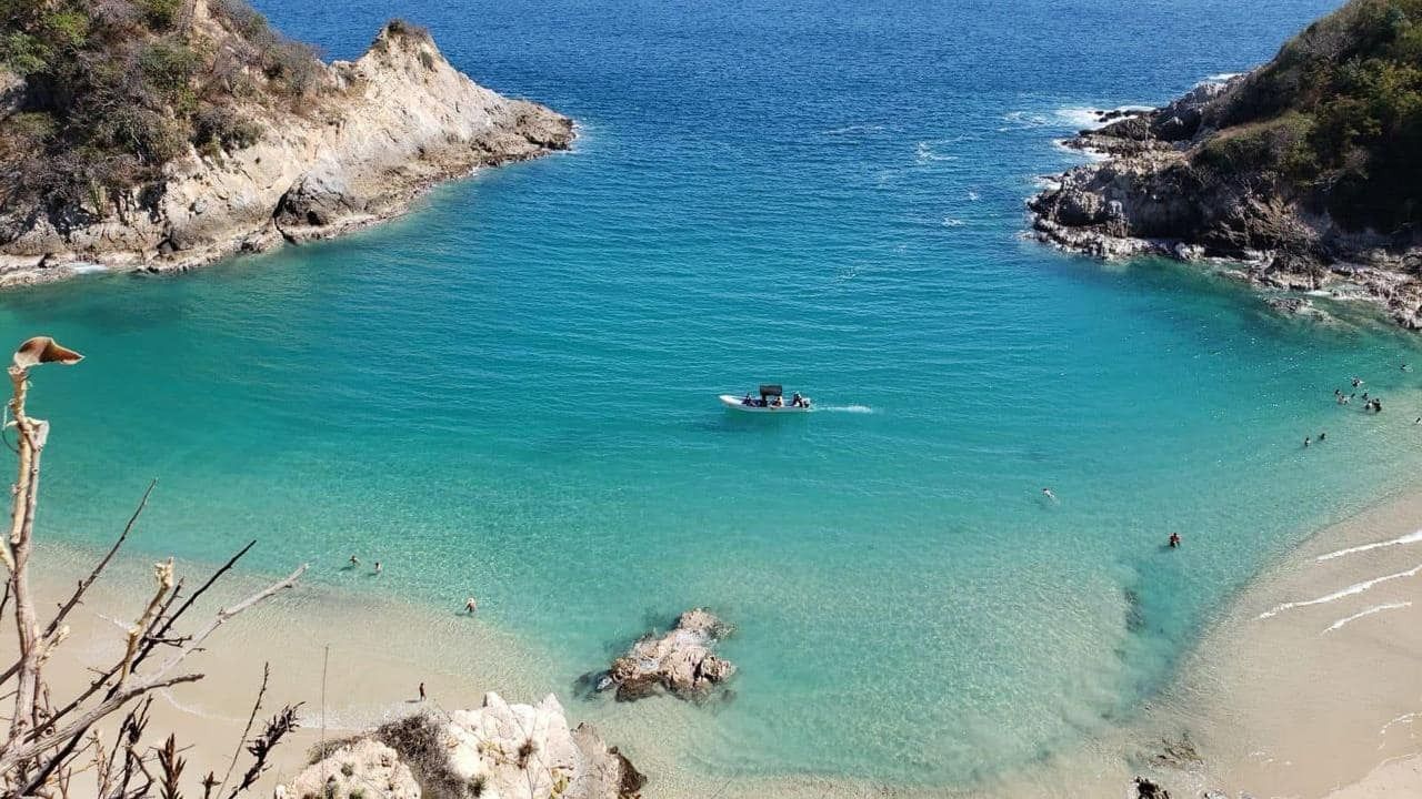 Alfredo Ramírez Bedolla subrayó que históricamente las playas de Michoacán han permanecido limpias y seguras.