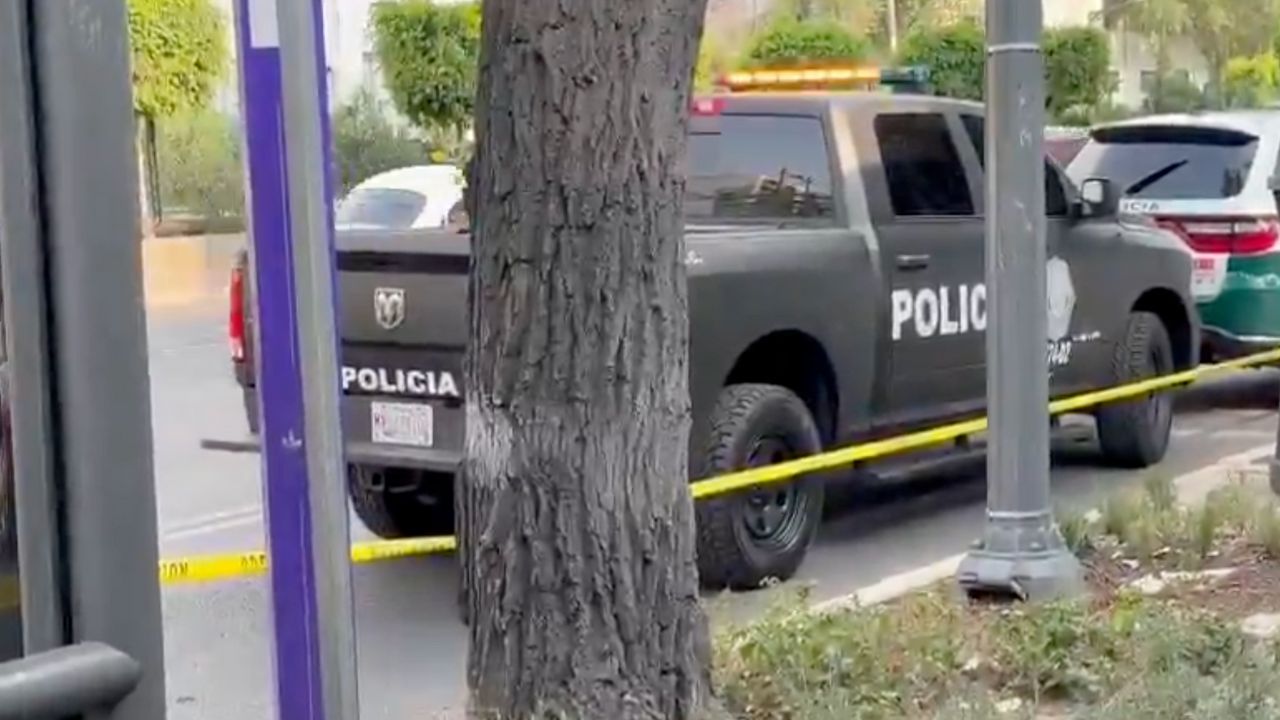 Un hombre murió apuñalado con arma blanca luego de una riña al exterior de un hotel en calles de la Colonia Obrera en la Cuauhtémoc.