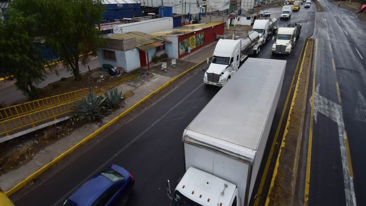 La SICT informó que el servicio autotransporte federal y privado de carga tendrán restricciones de circulación durante Semana Santa 2025.