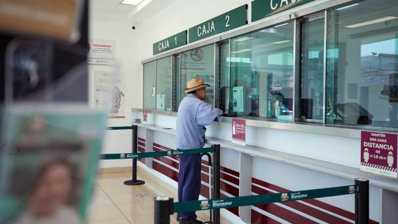 Descubre si es posible transferir recursos de la tarjeta del bienestar a cuentas de otros bancos y qué se necesita para hacerlo.