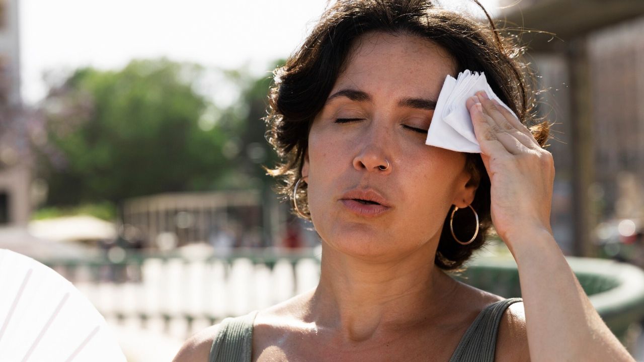 Entre la intensa ola de calor que azota gran parte del país, un nuevo frente frío hace su aparición para bajar la temperatura. Entérate dónde.